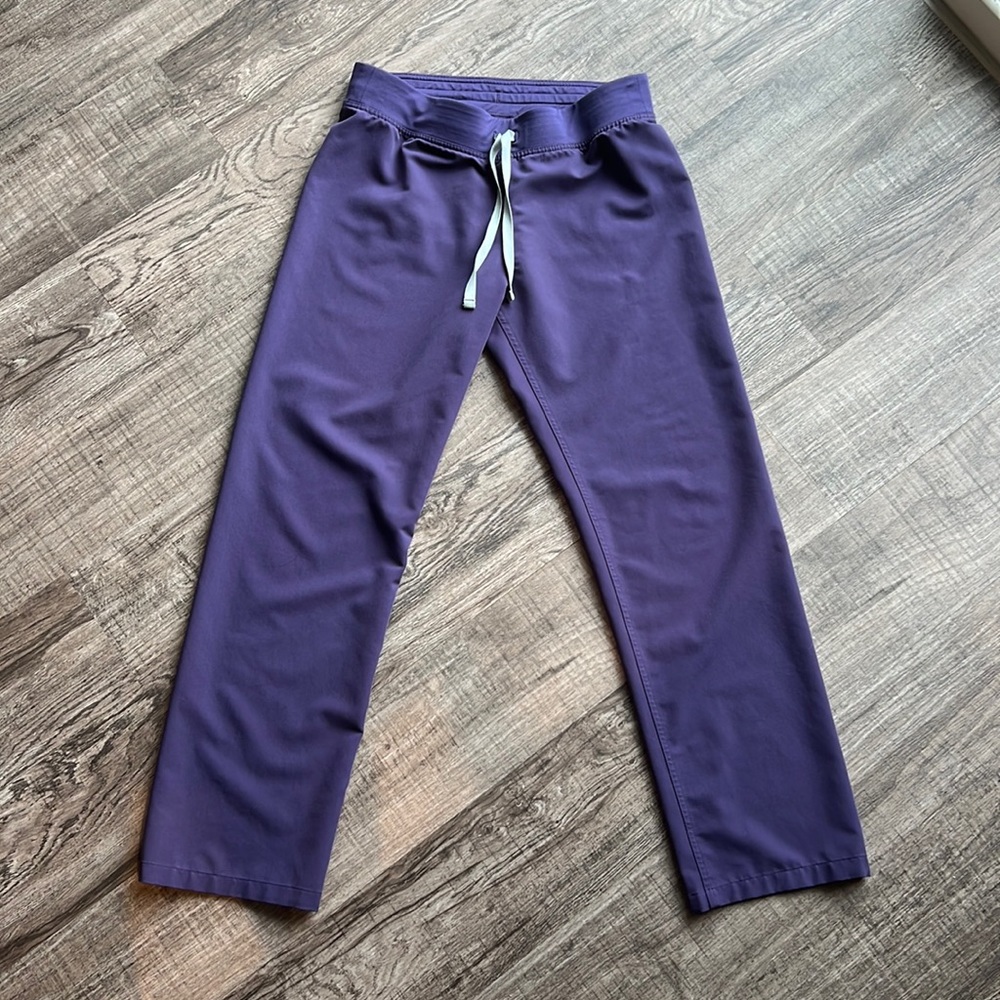 FIGS LIMITED DEEP PURPLE- Levingston Medium Regular scrubs pants
